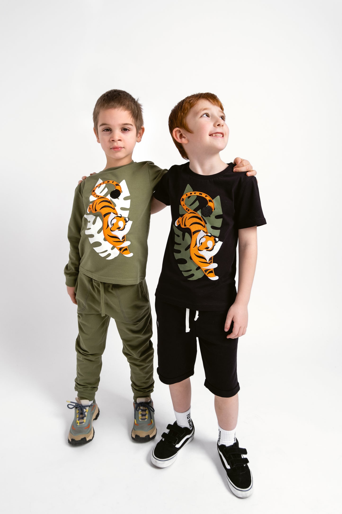 Long Sleeve T-Shirt with (Jumping Tiger) Applique embroidery - Olive